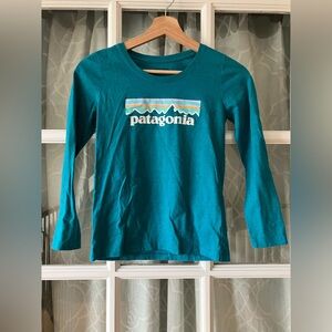 Patagonia size M 10 yr girls blue with mountains logo 95% organic cotton top